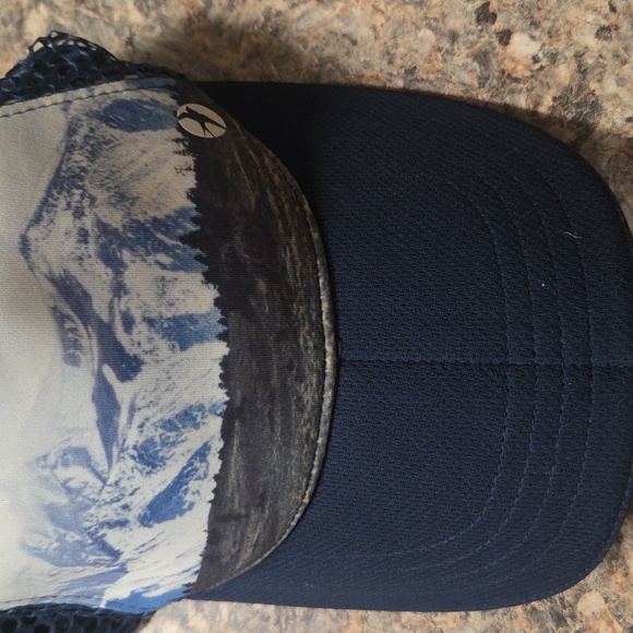 Oiselle Runner Trucker Hat - Picture 7 of 7